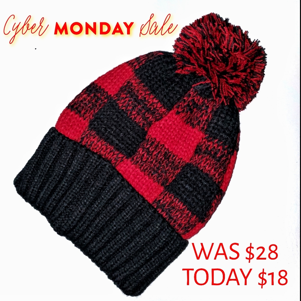 🌼 Buffalo Plaid Pom Hat